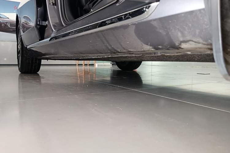 Used Hongqi H5 2023 2.0T Automatic Smart Connect Flagship Edition Right Side Sill
