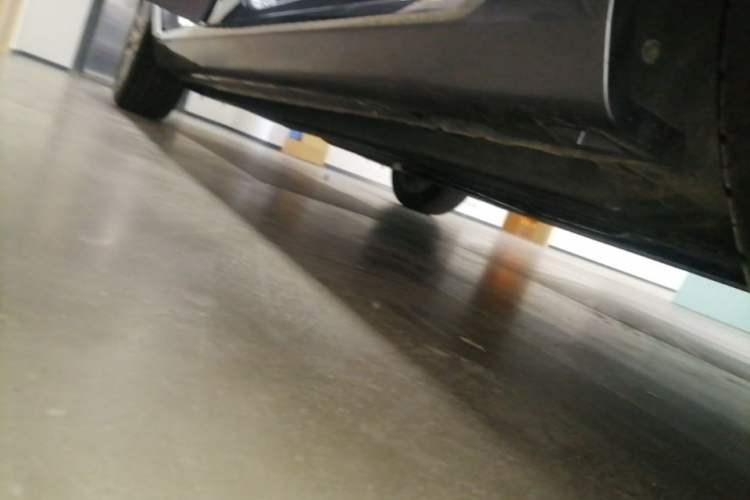 Used Hongqi H5 2023 2.0T Automatic Smart Connect Flagship Edition Right Side Sill