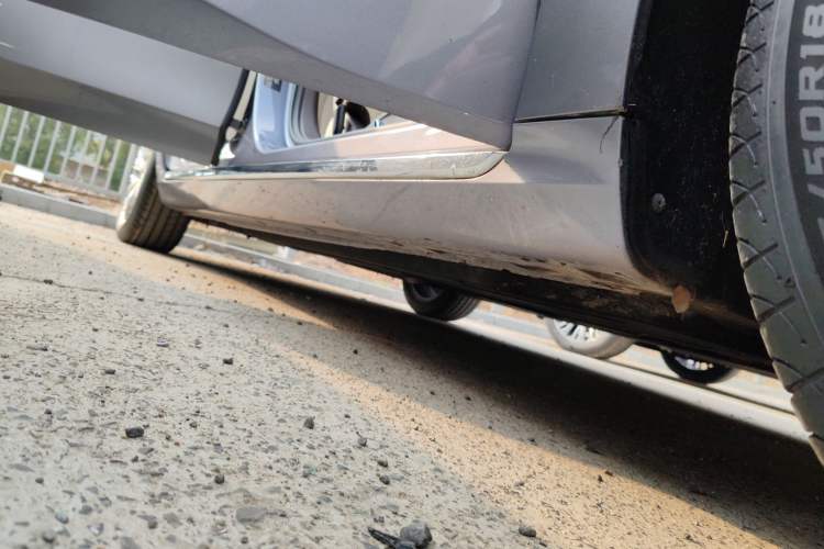 Used Hongqi H5 2023 2.0T Automatic Smart Connect Flagship Edition Right Side Sill