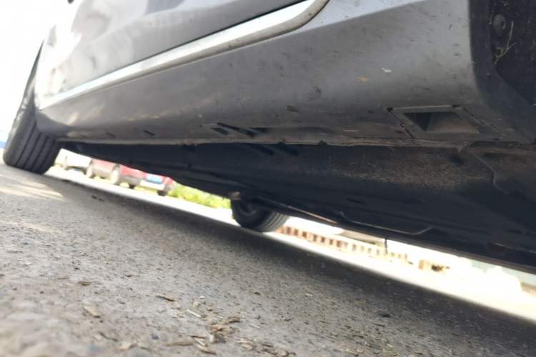 Used Hongqi H5 2023 1.5T DCT Smart Connect Flagship Edition Right Side Sill
