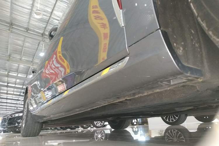 Used Hongqi H5 2023 2.0T Automatic Smart Connect Flagship Edition Right Side Sill