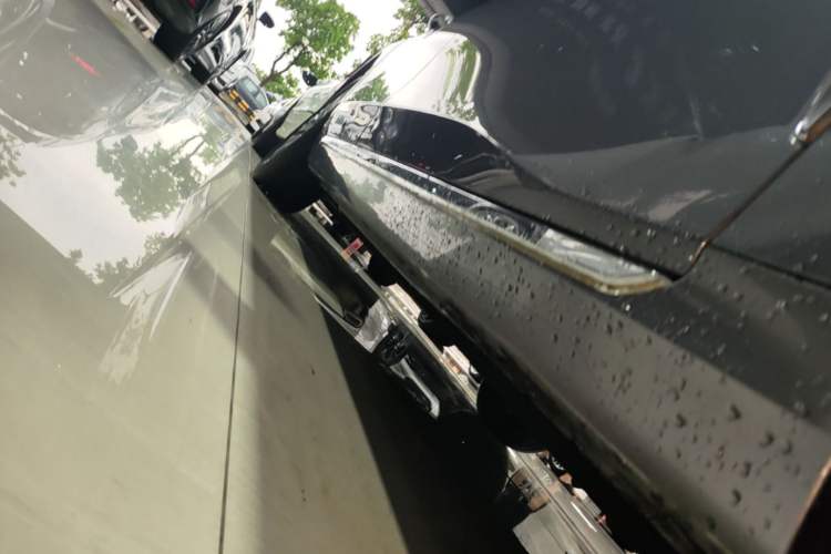 Used Hongqi H5 2023 2.0T Automatic Smart Connect Flagship Edition Right Side Sill