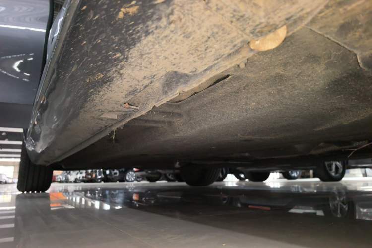 Used Hongqi H5 2023 1.5T DCT Smart Connect Flagship Edition Right Side Sill
