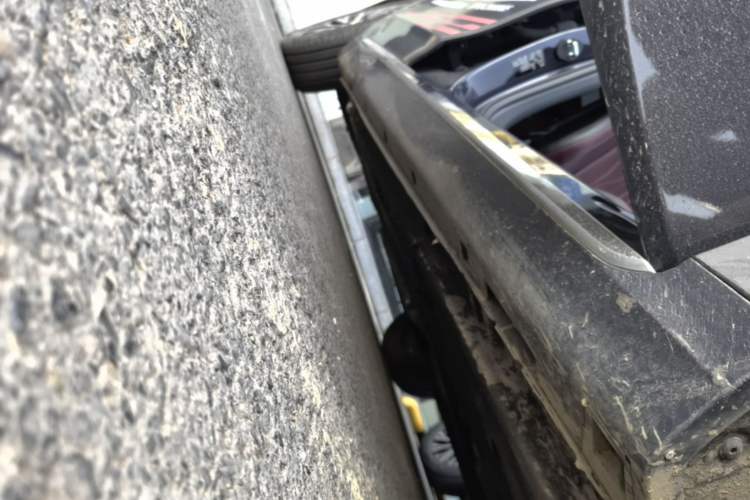 Used Hongqi H5 2023 2.0T Automatic Smart Connect Flagship Edition Right Side Sill