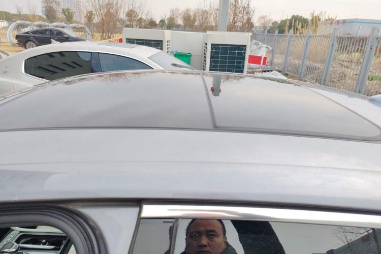 Used Hongqi H5 2023 2.0T Automatic Smart Connect Flagship Edition Roof