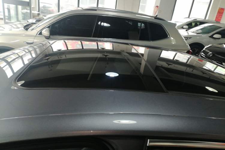 Used Hongqi H5 2023 2.0T Automatic Smart Connect Flagship Edition Roof