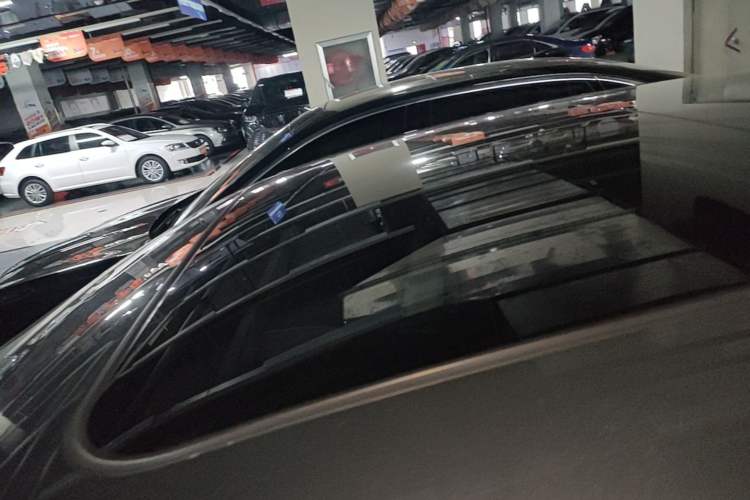 Used Hongqi H5 2023 2.0T Automatic Smart Connect Flagship Edition Roof