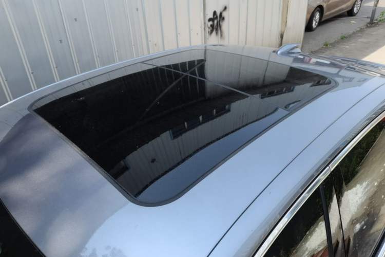 Used Hongqi H5 2023 1.5T DCT Smart Connect Flagship Edition Roof