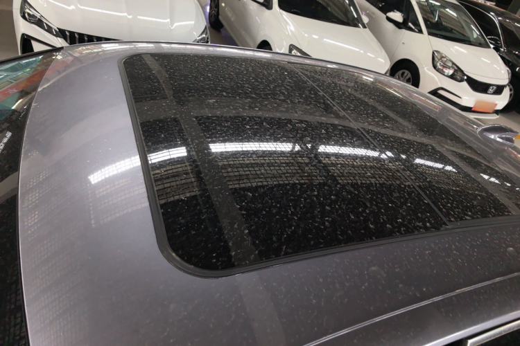 Used Hongqi H5 2023 1.5T DCT Smart Connect Flagship Edition Roof