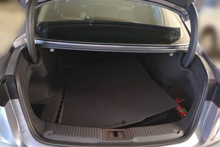 Used Hongqi H5 2023 1.5T DCT Smart Connect Flagship Edition Trunk