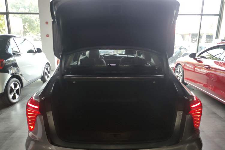 Used Hongqi H5 2023 1.5T DCT Smart Connect Flagship Edition Trunk