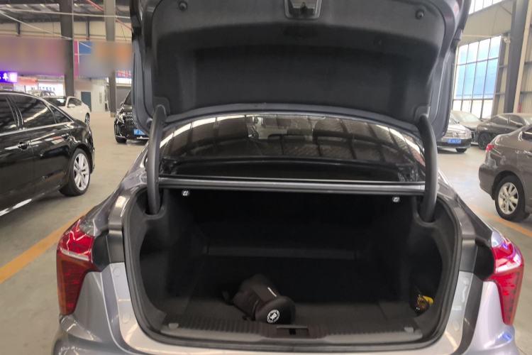 Used Hongqi H5 2023 2.0T Automatic Smart Connect Flagship Edition Trunk