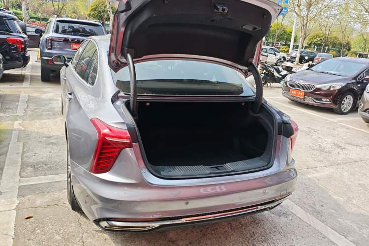 Used Hongqi H5 2023 2.0T Automatic Smart Connect Flagship Edition Trunk