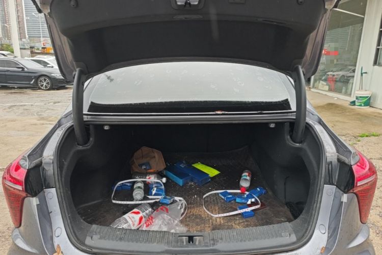 Used Hongqi H5 2023 2.0T Automatic Smart Connect Flagship Edition Trunk