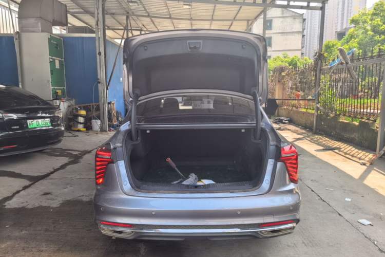 Used Hongqi H5 2023 1.5T DCT Smart Connect Flagship Edition Trunk