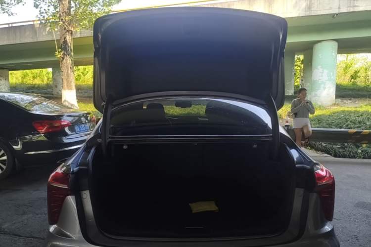 Used Hongqi H5 2023 2.0T Automatic Smart Connect Flagship Edition Trunk