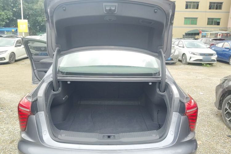 Used Hongqi H5 2023 1.5T DCT Smart Connect Flagship Edition Trunk