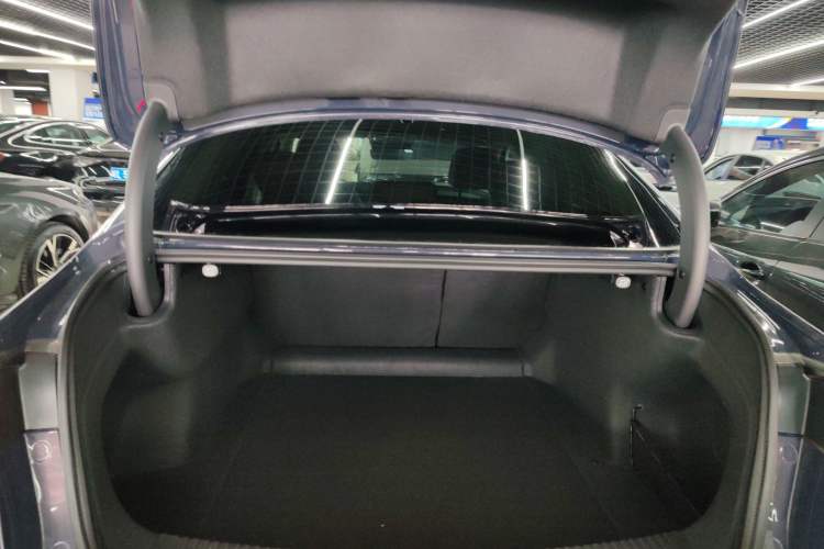 Used Hongqi H5 2023 2.0T Automatic Smart Connect Flagship Edition Trunk