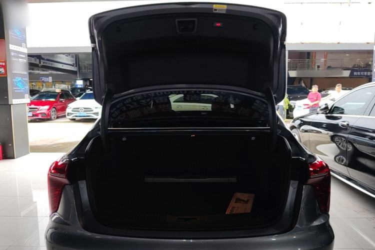 Used Hongqi H5 2023 2.0T Automatic Smart Connect Flagship Edition Trunk