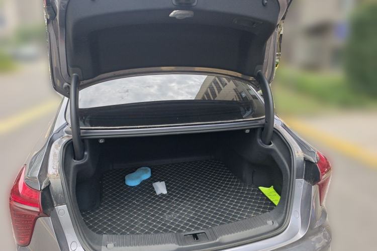 Used Hongqi H5 2023 2.0T Automatic Smart Connect Flagship Edition Trunk
