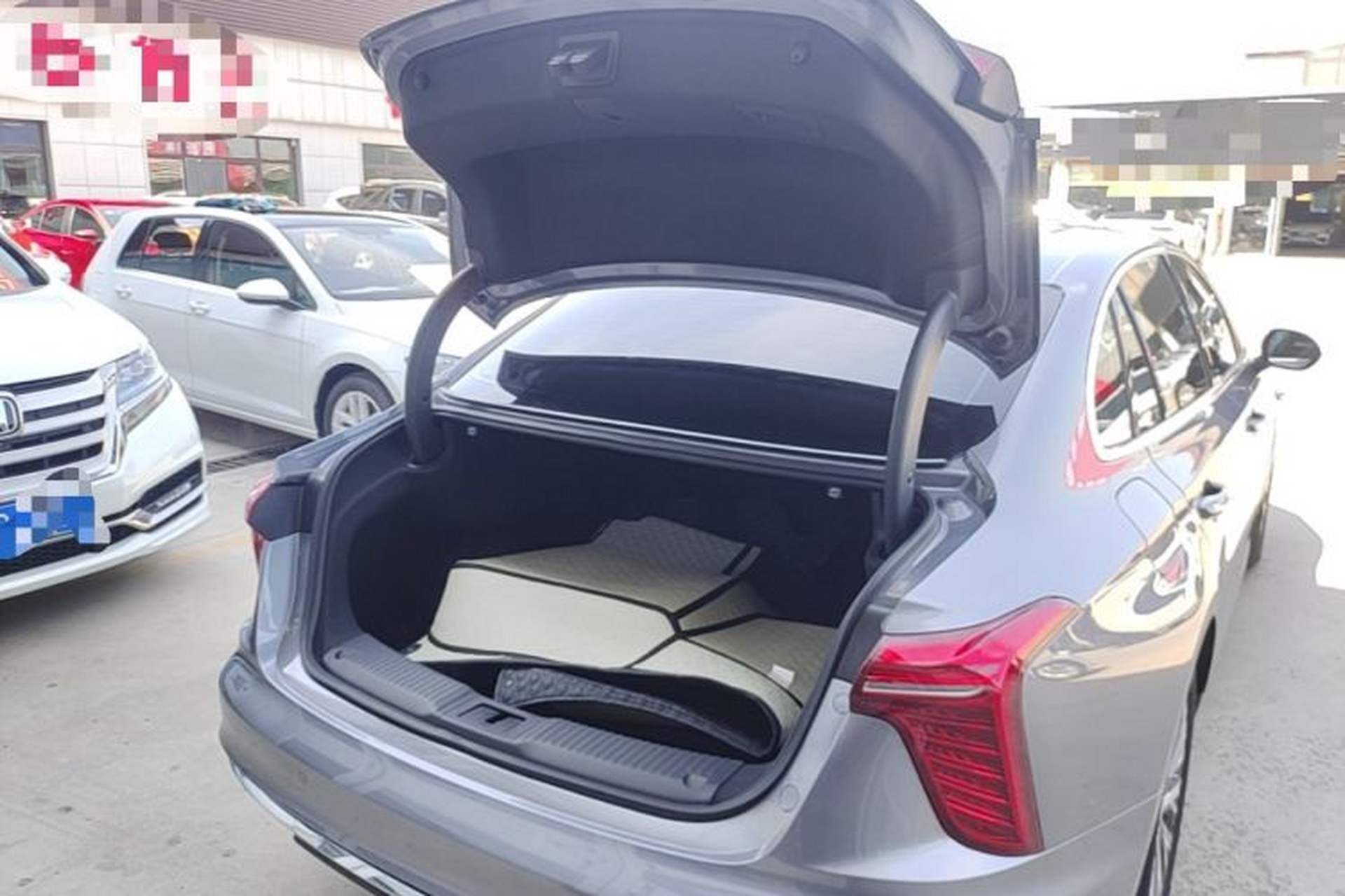 Used Hongqi H5 2023 2.0T Automatic Smart Connect Flagship Edition Trunk