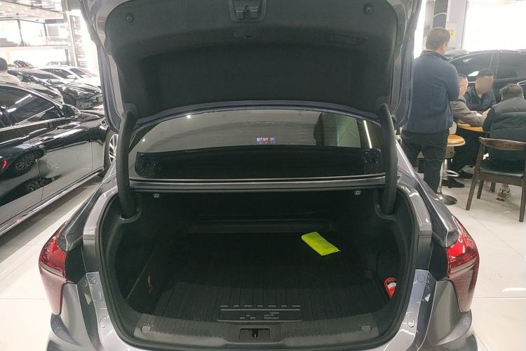 Used Hongqi H5 2023 2.0T Automatic Smart Connect Flagship Edition Trunk