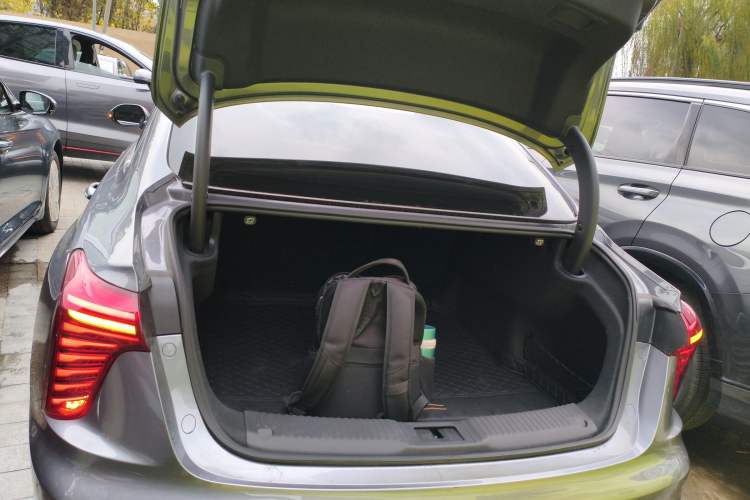 Used Hongqi H5 2023 2.0T Automatic Smart Connect Flagship Edition Trunk