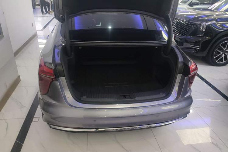 Used Hongqi H5 2023 1.5T HEV Smart Connect Flagship Edition Trunk