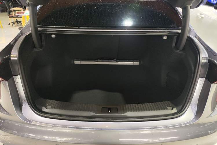 Used Hongqi H5 2023 2.0T Automatic Smart Connect Flagship Edition Trunk
