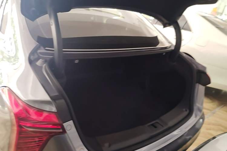 Used Hongqi H5 2023 1.5T DCT Smart Connect Flagship Edition Trunk