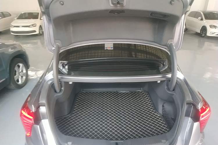 Used Hongqi H5 2023 1.5T HEV Smart Connect Flagship Edition Trunk