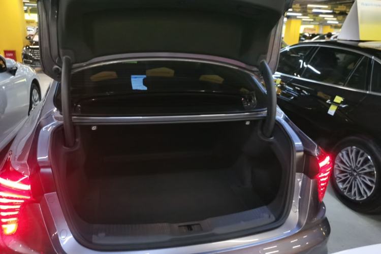 Used Hongqi H5 2023 2.0T Automatic Smart Connect Flagship Edition Trunk