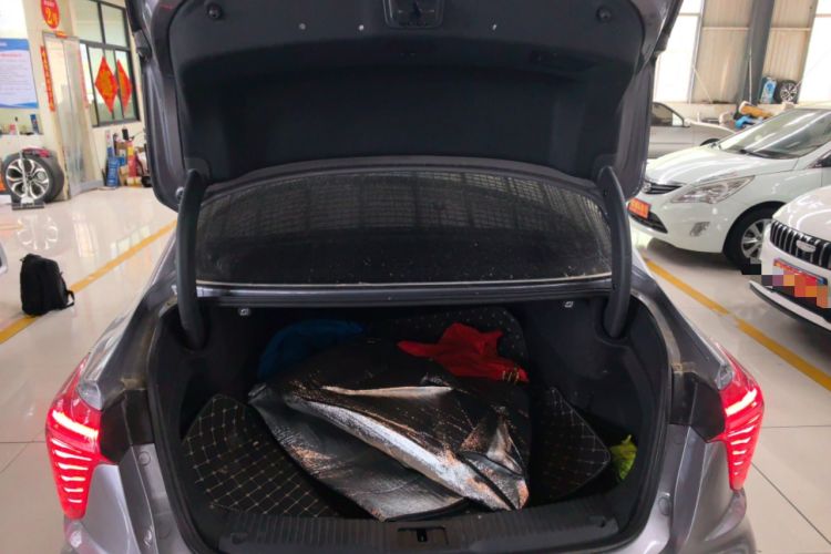 Used Hongqi H5 2023 1.5T DCT Smart Connect Flagship Edition Trunk