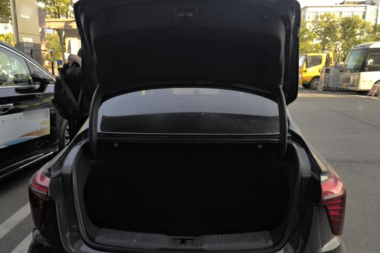 Used Hongqi H5 2023 2.0T Automatic Smart Connect Flagship Edition Trunk