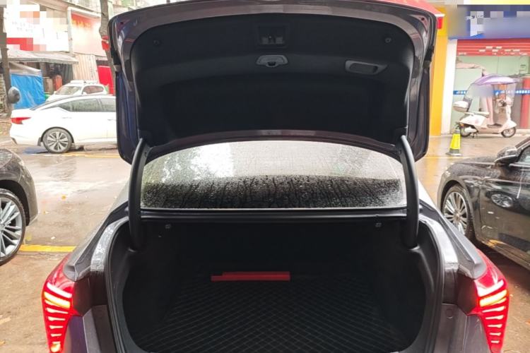 Used Hongqi H5 2023 1.5T HEV Smart Connect Flagship Edition Trunk
