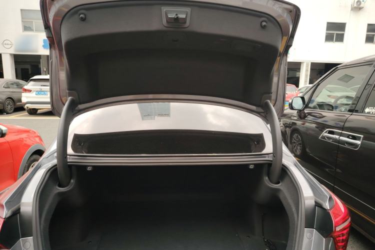 Used Hongqi H5 2023 2.0T Automatic Smart Connect Flagship Edition Trunk