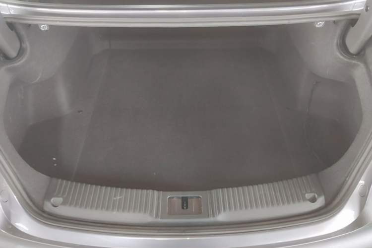 Used Hongqi H5 2023 2.0T Automatic Smart Connect Flagship Edition Trunk