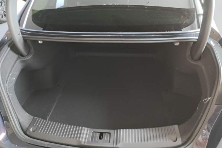 Used Hongqi H5 2023 2.0T Automatic Smart Connect Flagship Edition Trunk