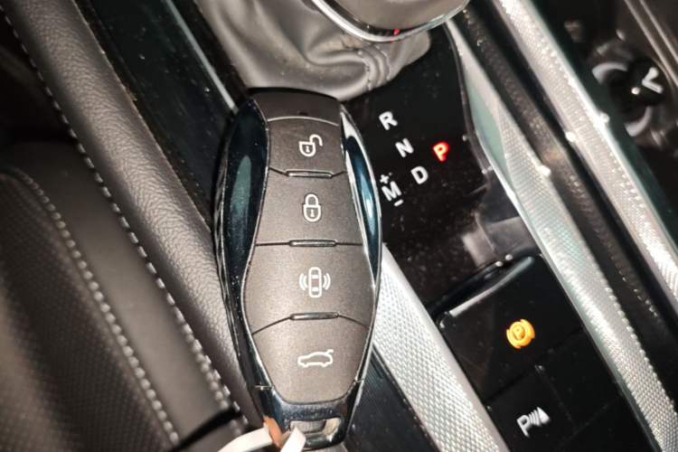 Used Hongqi H5 2023 1.5T DCT Smart Connect Flagship Edition Vehicle Key