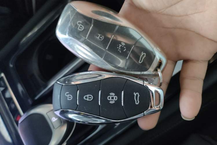 Used Hongqi H5 2023 1.5T DCT Smart Connect Flagship Edition Vehicle Key