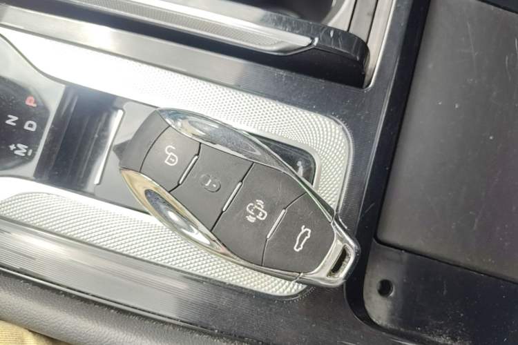Used Hongqi H5 2023 1.5T DCT Smart Connect Flagship Edition Vehicle Key