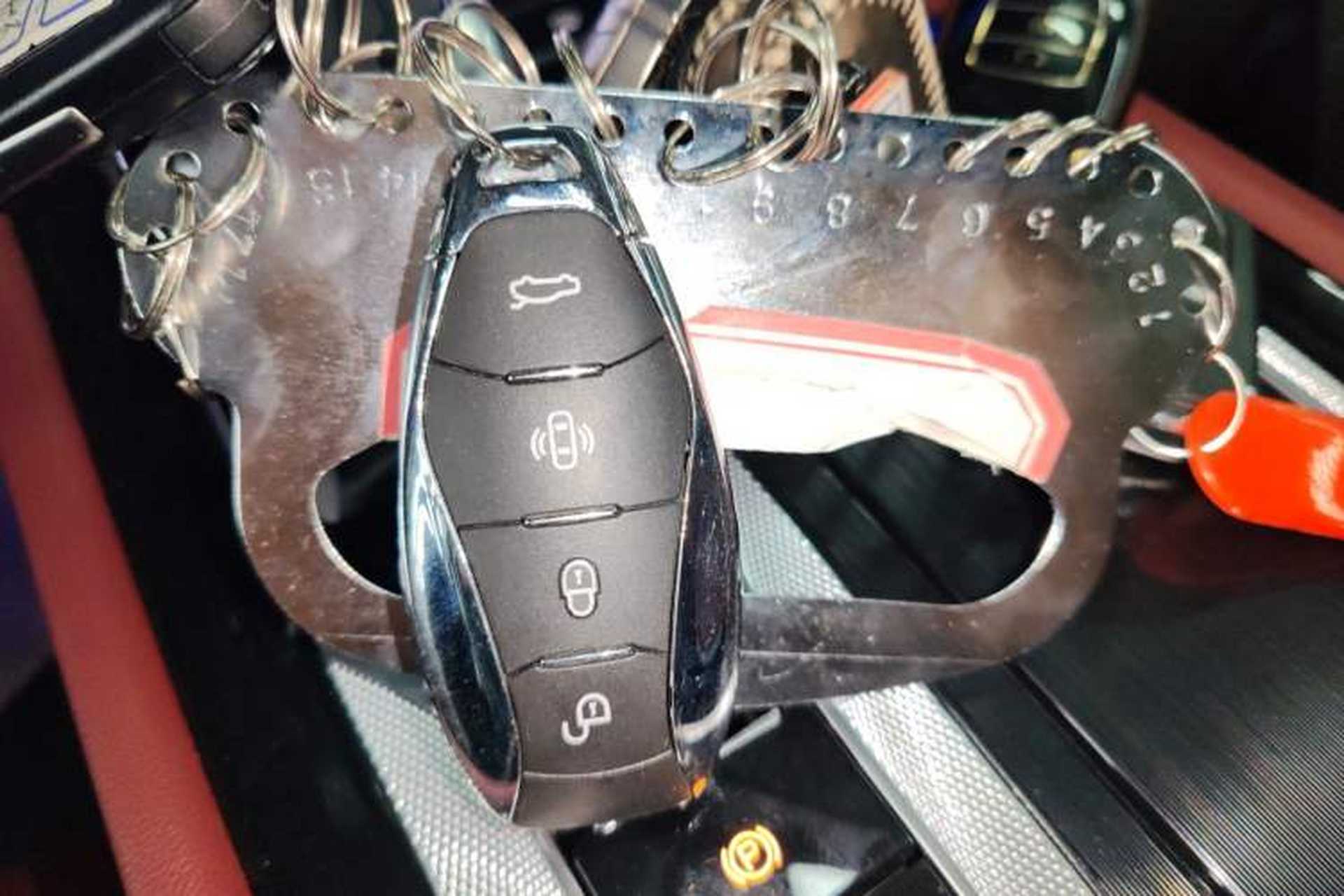 Used Hongqi H5 2023 2.0T Automatic Smart Connect Flagship Edition Vehicle Key
