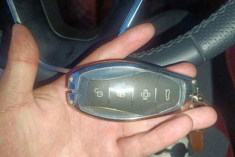 Used Hongqi H5 2023 2.0T Automatic Smart Connect Flagship Edition Vehicle Key