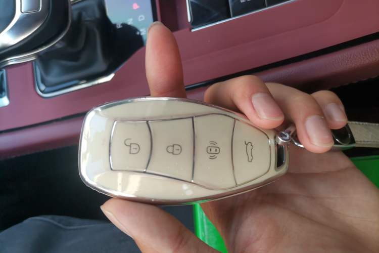 Used Hongqi H5 2023 2.0T Automatic Smart Connect Flagship Edition Vehicle Key