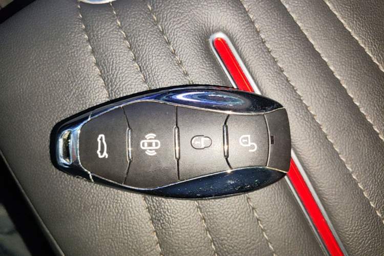 Used Hongqi H5 2023 2.0T Automatic Smart Connect Flagship Edition Vehicle Key