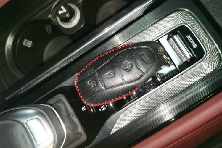 Used Hongqi H5 2023 2.0T Automatic Smart Connect Flagship Edition Vehicle Key