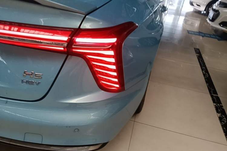 Used Hongqi H5 2023 1.5T HEV Smart Connect Flagship Edition Right Rear Taillight