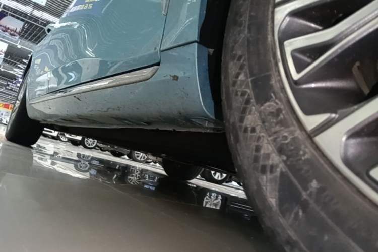 Used Hongqi H5 2023 1.5T HEV Smart Connect Flagship Edition Right Side Sill