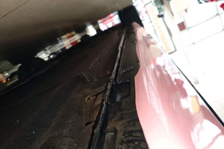 Used Hongqi H5 2023 2.0T Automatic Smart Connect Flagship Edition Left Side Sill