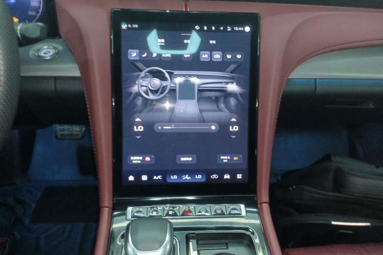 Used Hongqi H5 2023 2.0T Automatic Smart Connect Flagship Edition Audio And AC Panel